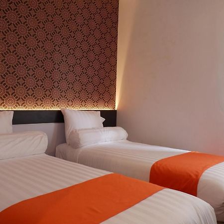 Hotel Front One Boutique Tugu Muda Semarang Zewnętrze zdjęcie