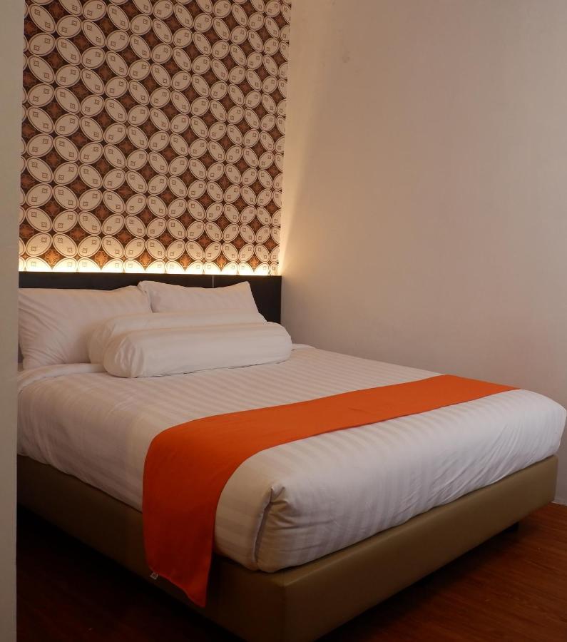 Hotel Front One Boutique Tugu Muda Semarang Zewnętrze zdjęcie