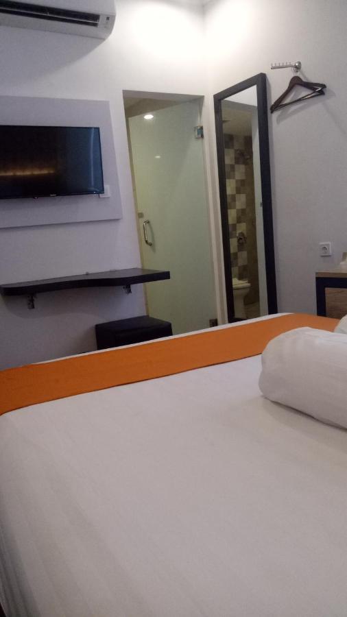 Hotel Front One Boutique Tugu Muda Semarang Zewnętrze zdjęcie